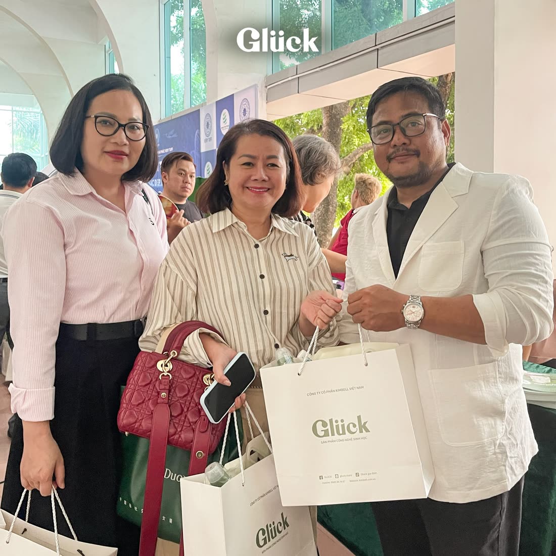 Đối tác nhận quà GLUCK